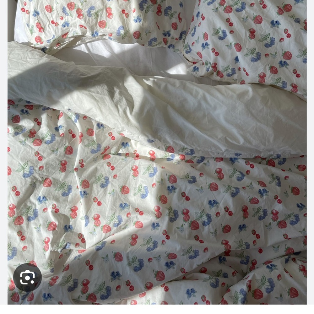 Djerf Avenue duvet cover and 2 pillowcases in berries
